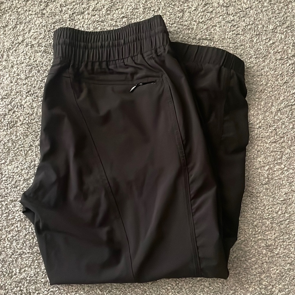 black athelta capris